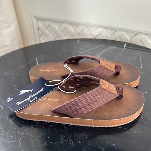 Best HD Pictures about  Tommy Bahama Flip Flops  with No AI Images